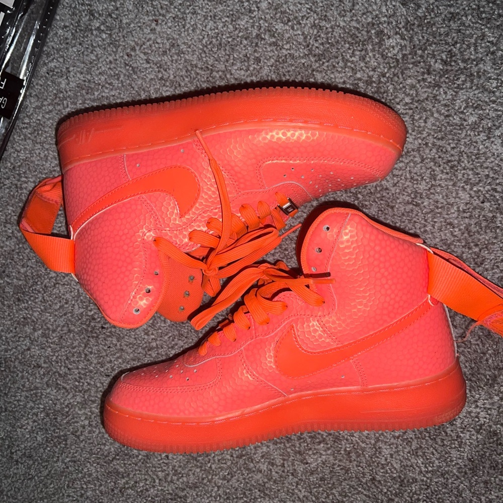 NIKE WMNS AF1 “HOT LAVA”